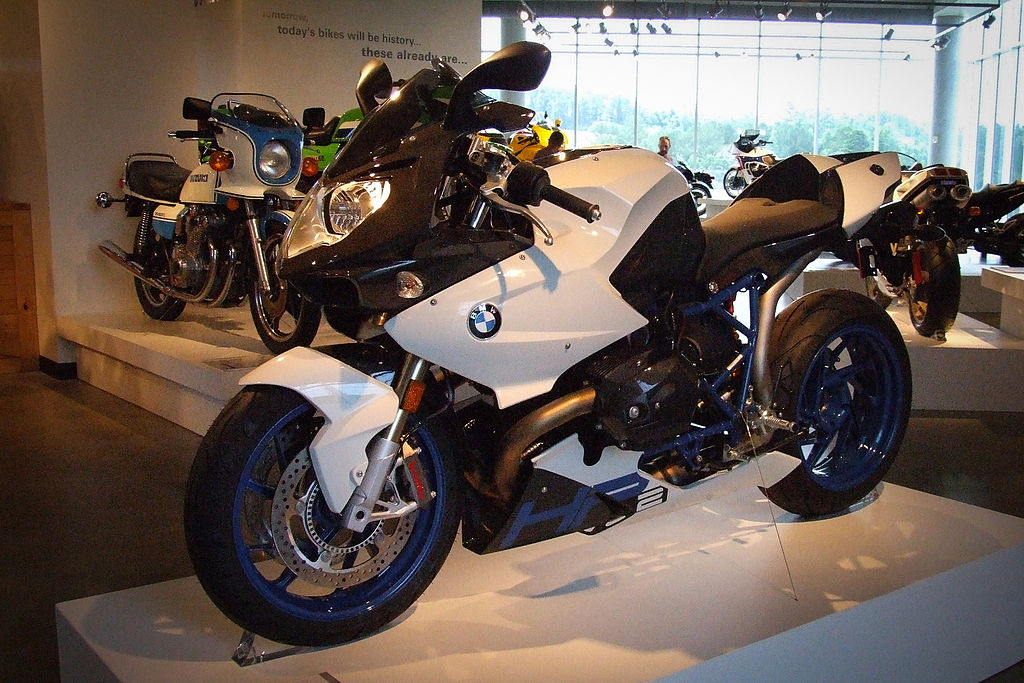 BMW HP2 Sport K29HP Kanzel CFK gebraucht Riss oben links 46637693255