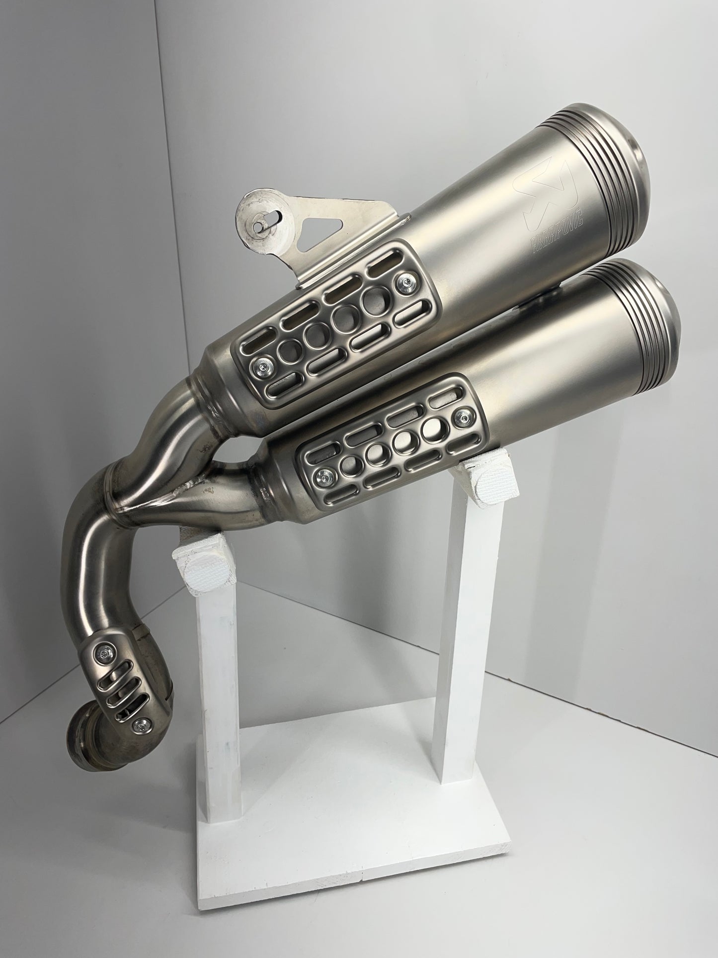 BMW RnineT K23 Heritage AKRAPOVIC Endschalldämpfer 18518561336
