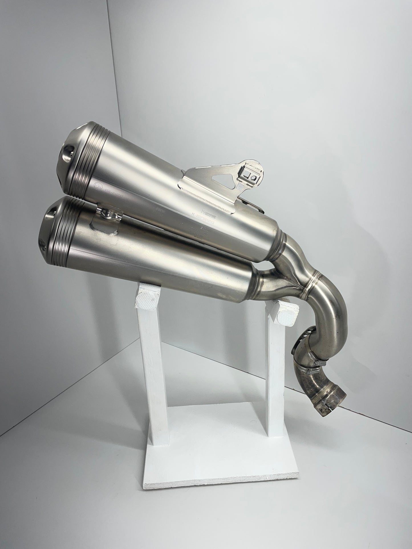 BMW RnineT K23 Heritage AKRAPOVIC Endschalldämpfer 18518561336