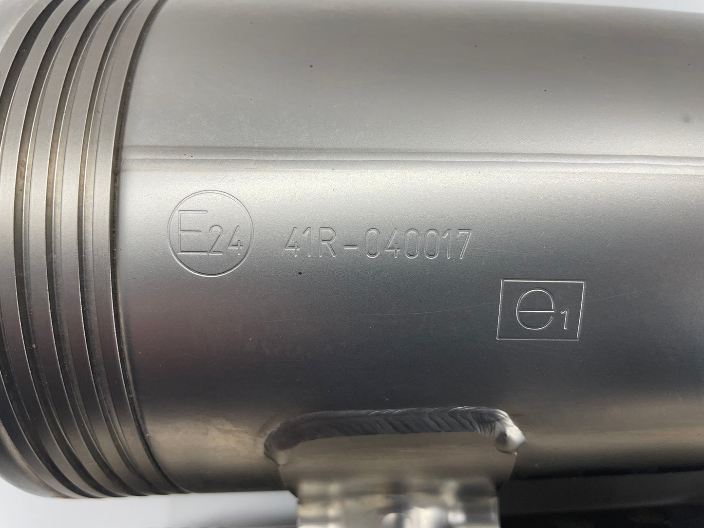 BMW RnineT K23 Heritage AKRAPOVIC Endschalldämpfer 18518561336