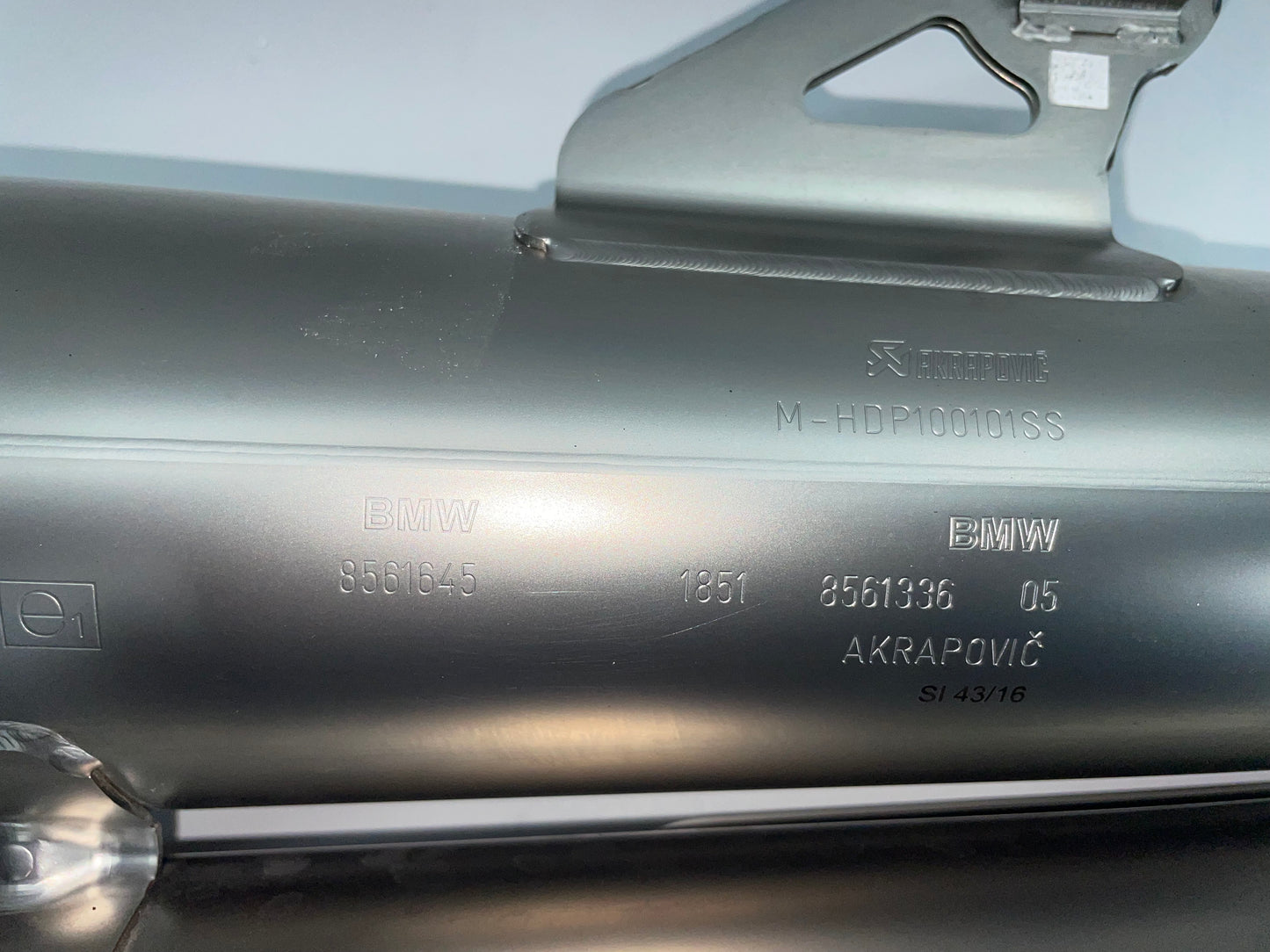 BMW RnineT K23 Heritage AKRAPOVIC Endschalldämpfer 18518561336