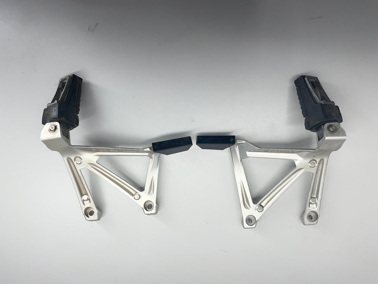 BMW R1200GS K50 K51 Satz Fussrastenhalter Vario Koffer 77428525874