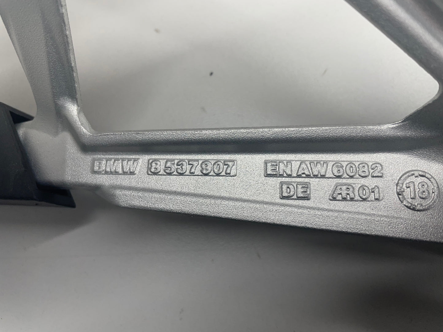 BMW R1200GS K50 Variokoffer Fussrastenhalter links 46718556265