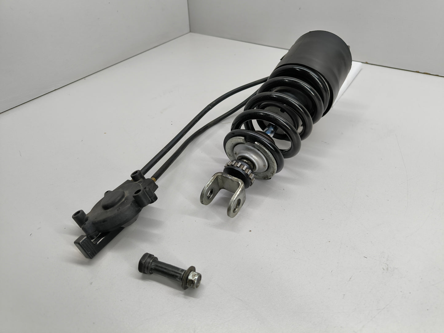 Yamaha FJR 1300A RP13 Federbein regeneriert 3P6-22210-00