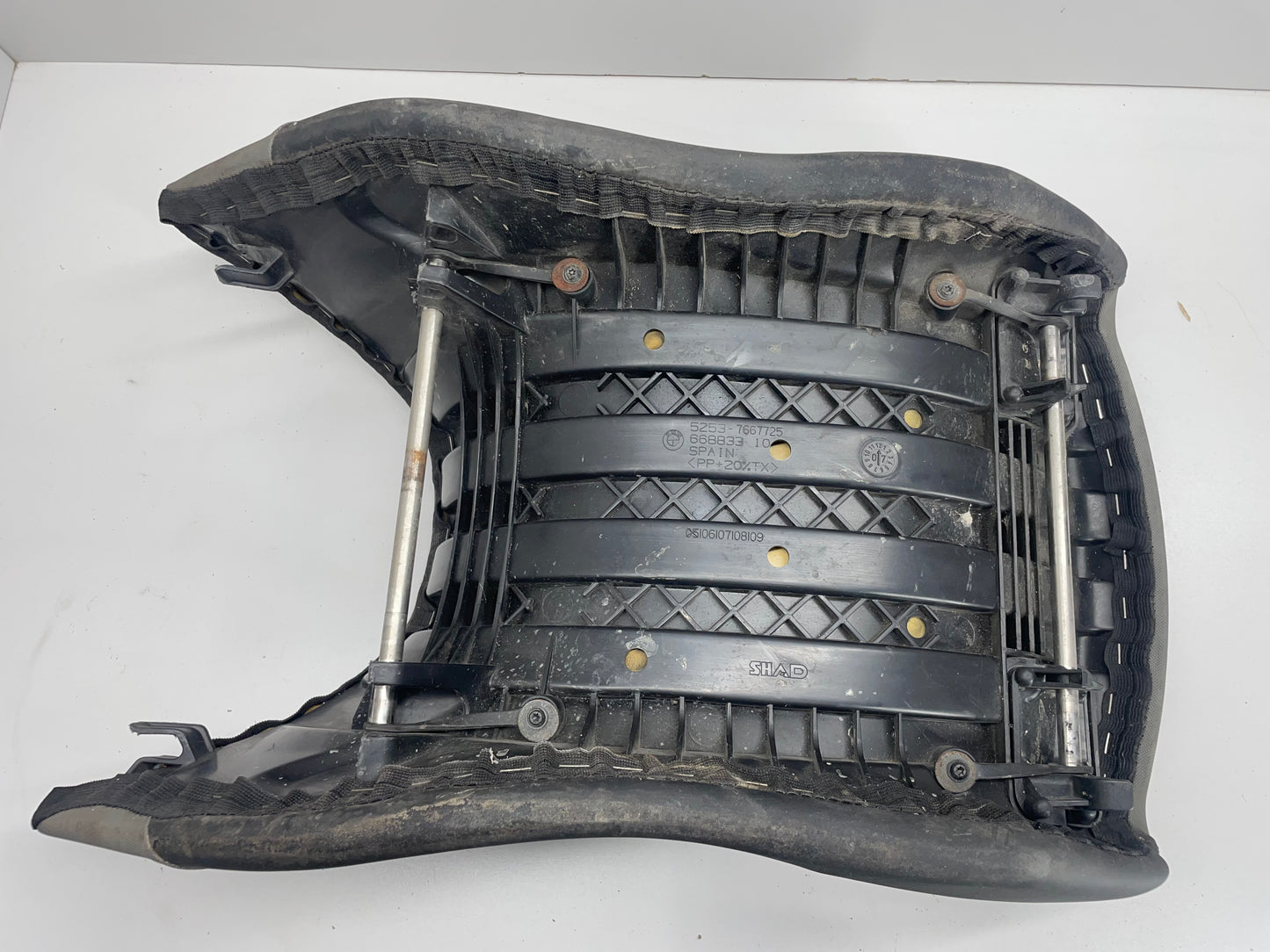 BMW R1200GS ADV K25 Sitzbank beschädigt 52537667725