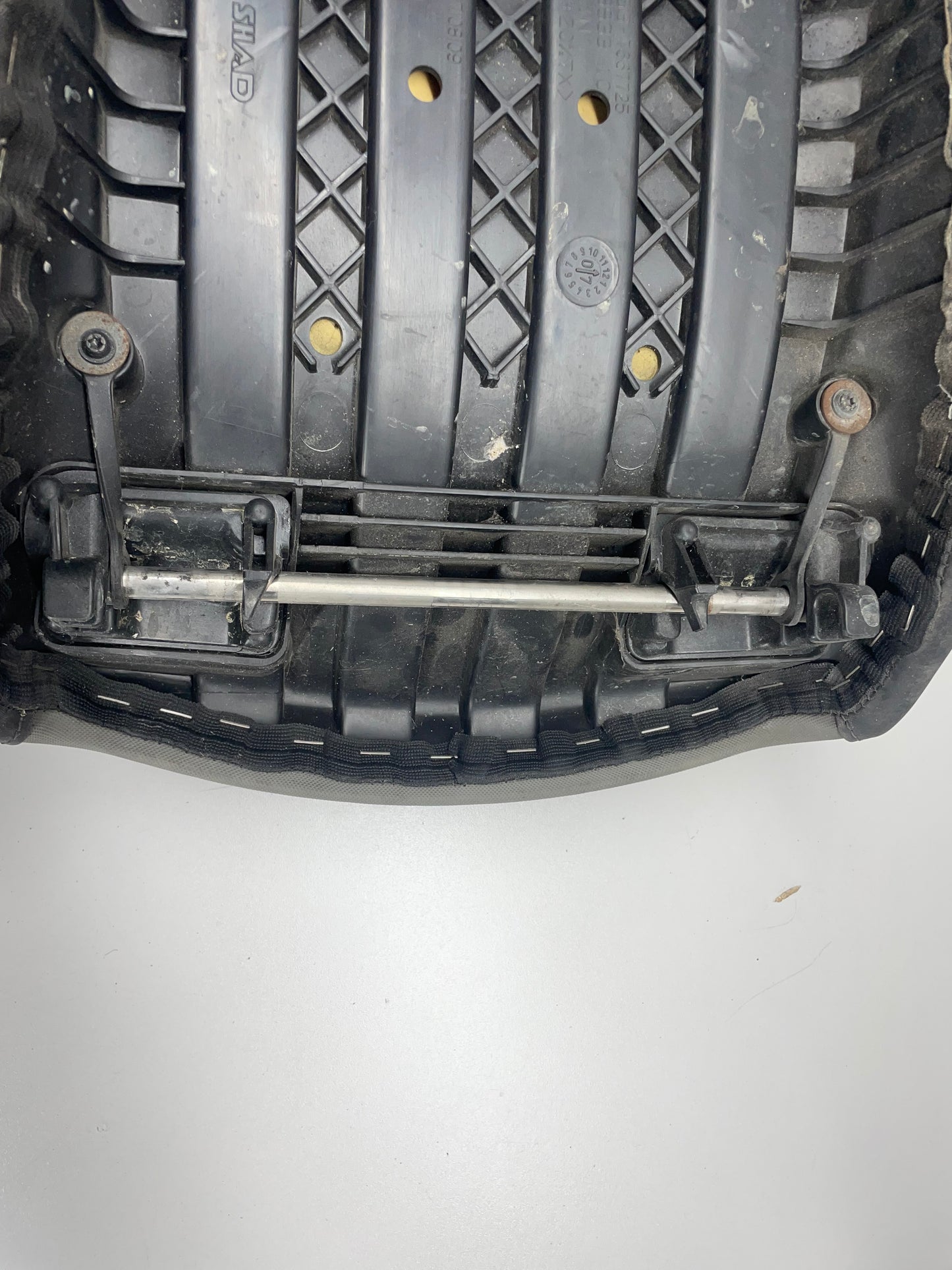 BMW R1200GS ADV K25 Sitzbank beschädigt 52537667725