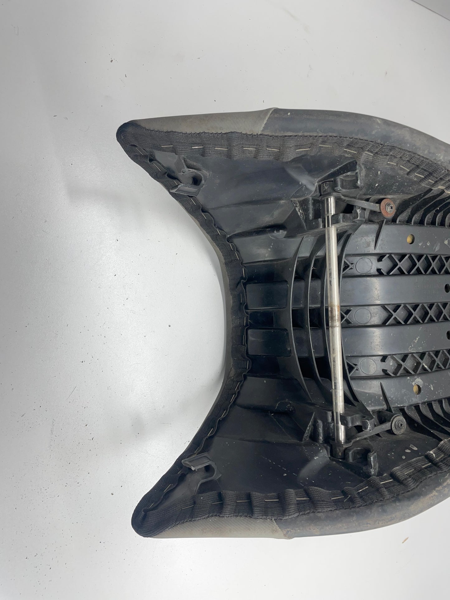 BMW R1200GS ADV K25 Sitzbank beschädigt 52537667725