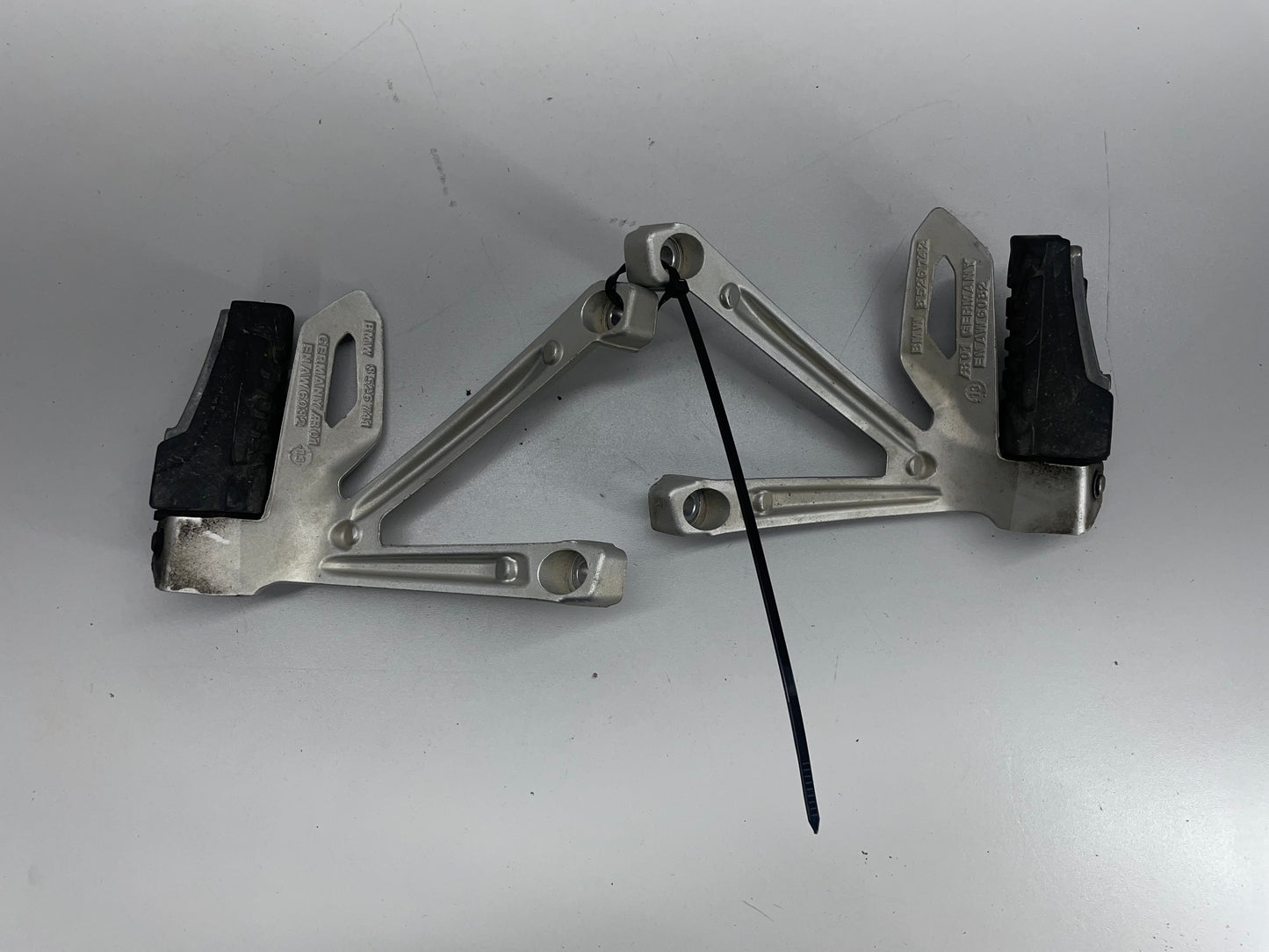 BMW R1200GS K50 K51 Fussrastensatz hinten 46718526741