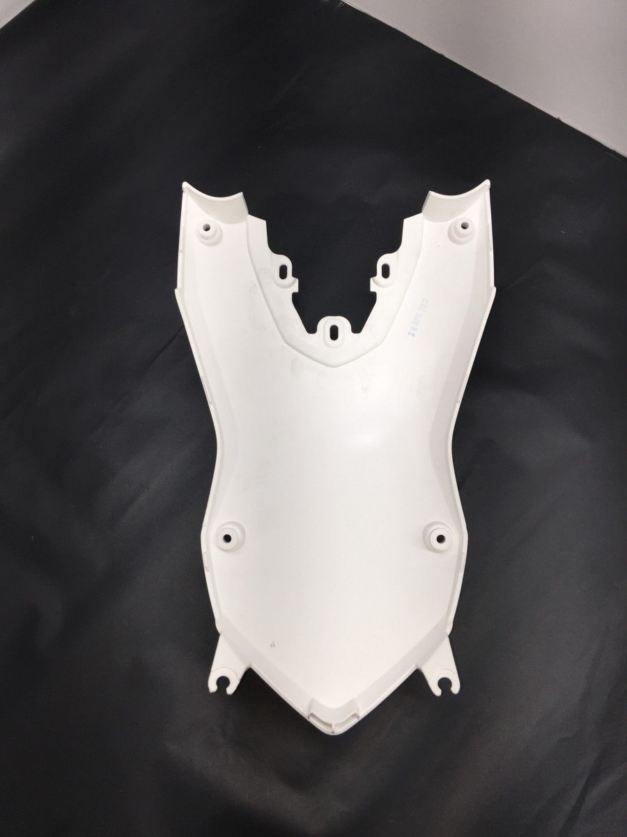BMW Tankabdeckung mitte F800GS alpineweiss neu 46637725637