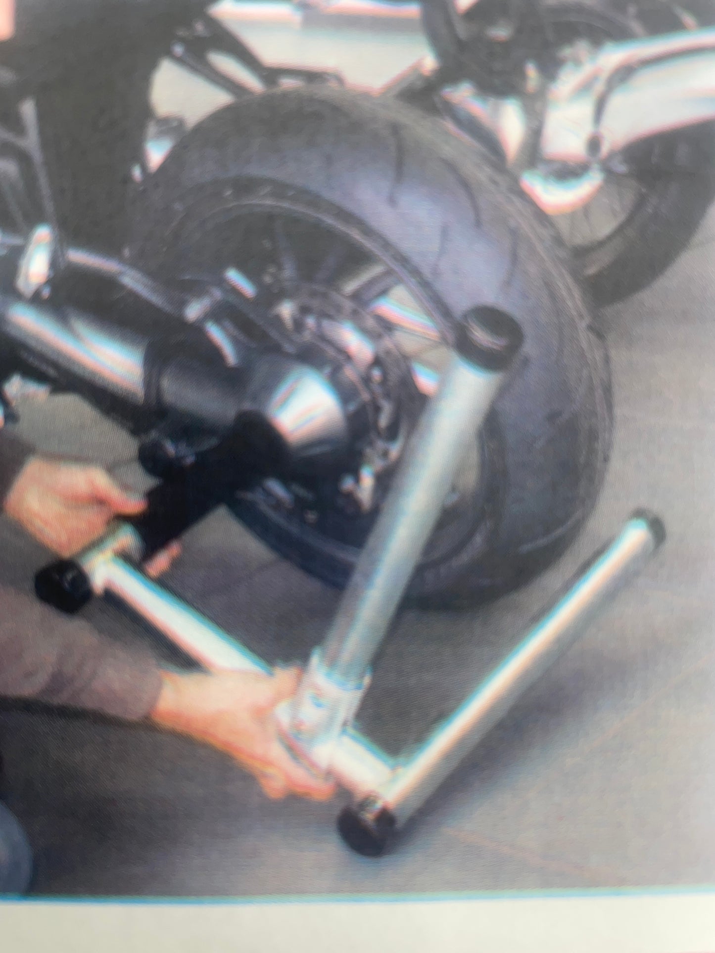 BMW R1200 GS Heck Lifter Montageständer Hinterradachse