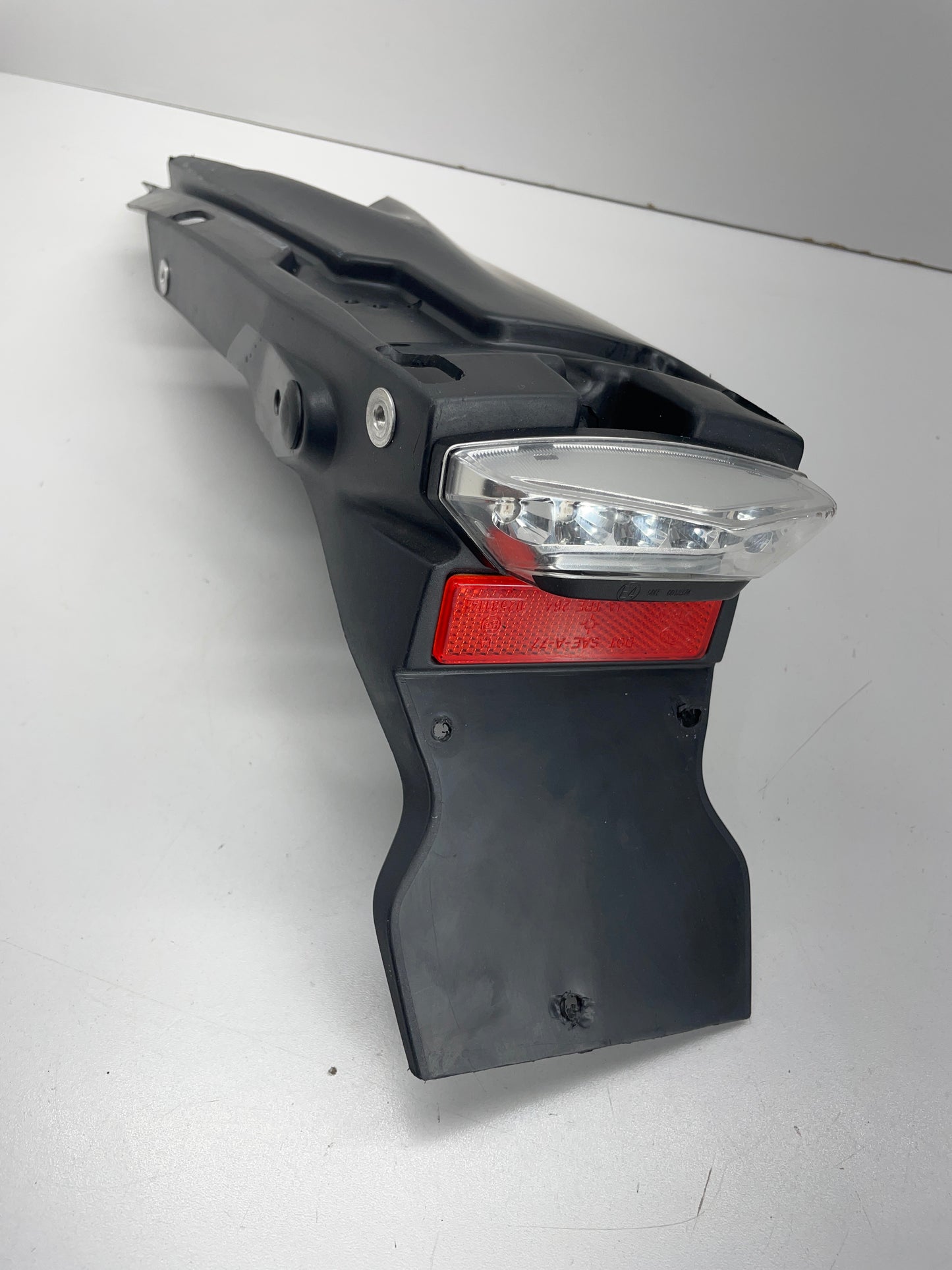 BMW G450X K16 Kennzeichenträger + LED + Reflektor 46627701498