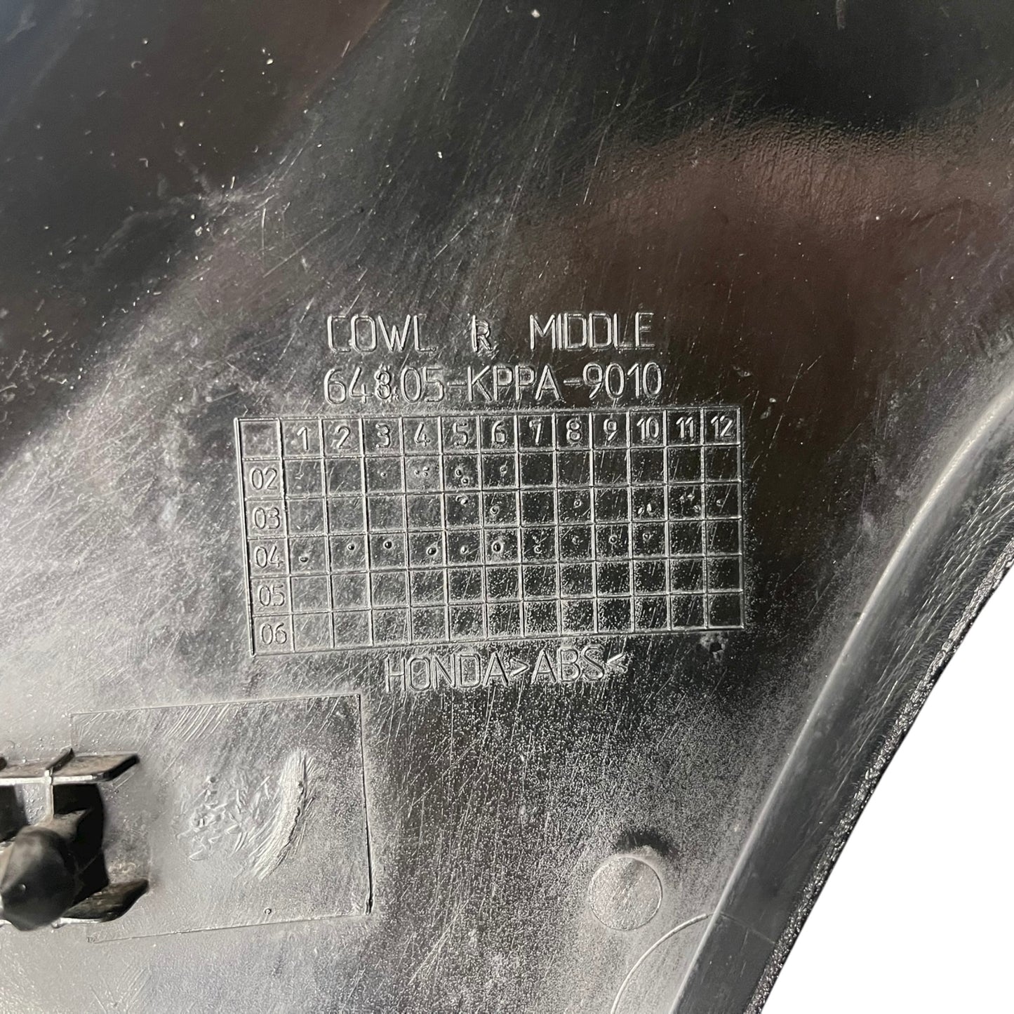 Honda CB125R Verkleidung Mitte Rechts 64330KTY910ZA gebraucht