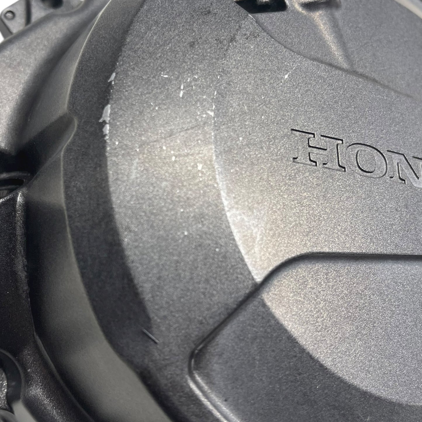 Honda CB600F Kupplungsdeckel/ Rechter Motordeckel 11330-MFG-D00 gebraucht zerkratzt