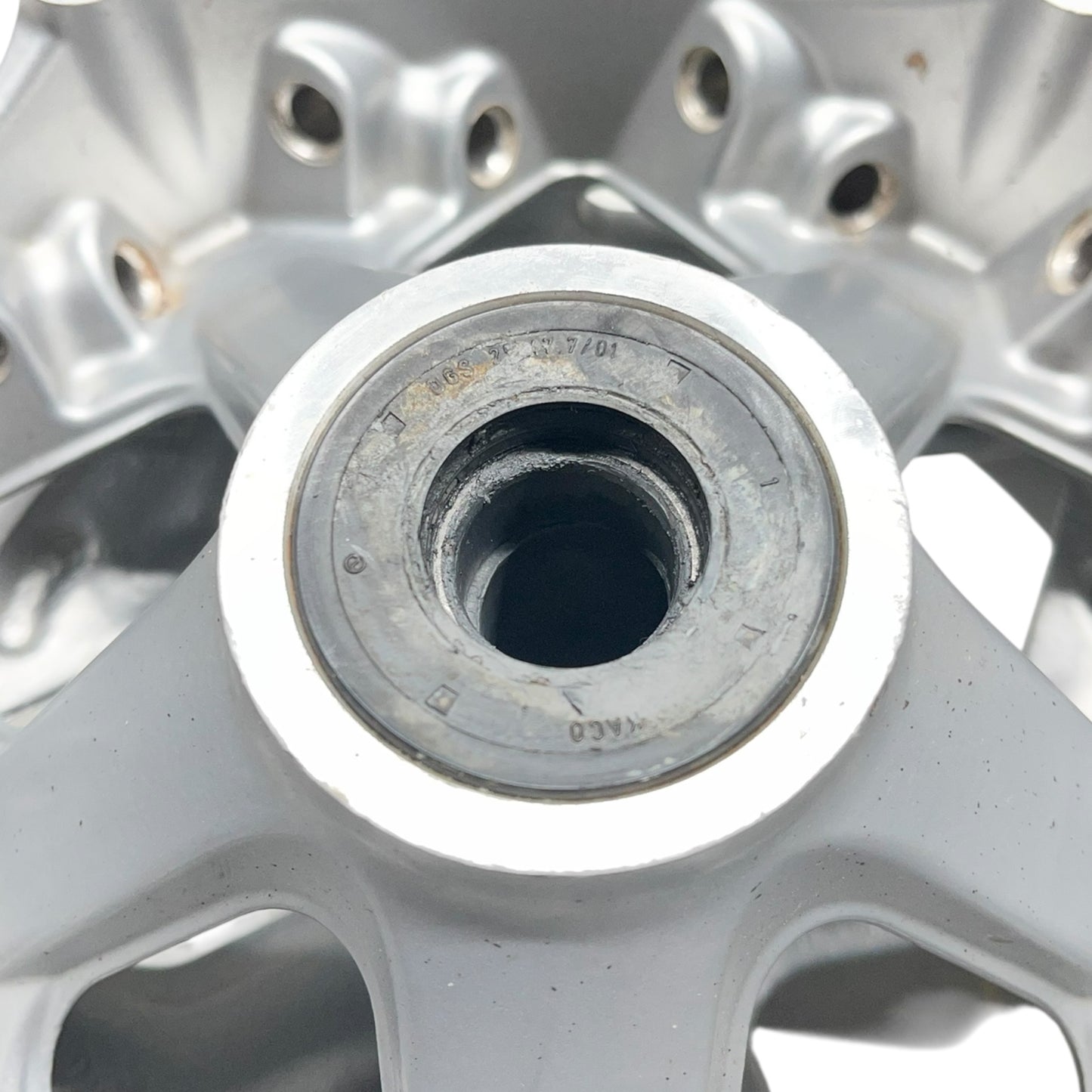 BMW R1200GS R1250GS K50 front wheel hub silver 36318548034 OEM used